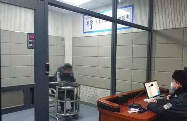 涉嫌诈骗被拘留在上海，怎么办理取保候审？